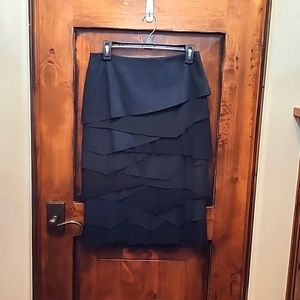 Fitted tiered lined skirt.